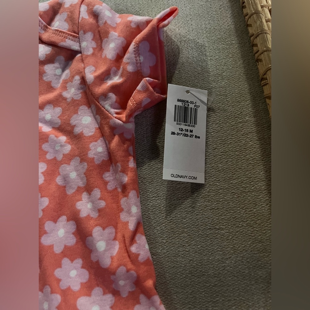 Old Navy 4 piece onesie set bundle - Picture 3 of 8